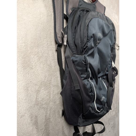 Osprey Daylite Backpack Gray/Black Travel Hiking Adventure Bag - Picture 3 of 9